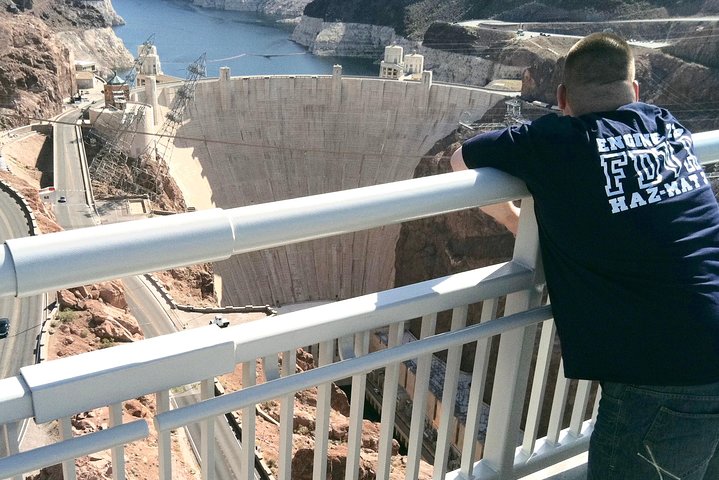 Las Vegas Tour: Ultimate Hoover Dam Experience with Lunch & Comedy Show