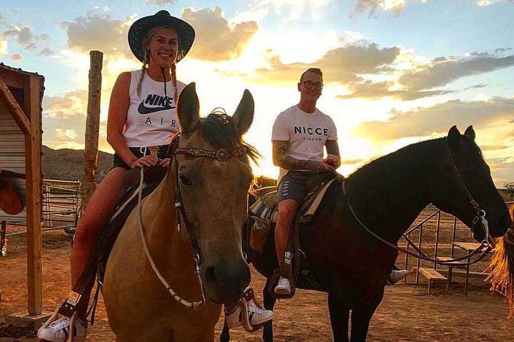 Las Vegas Horse Ride at Sunset – Dinner, Campfire & Hotel Pickup Included