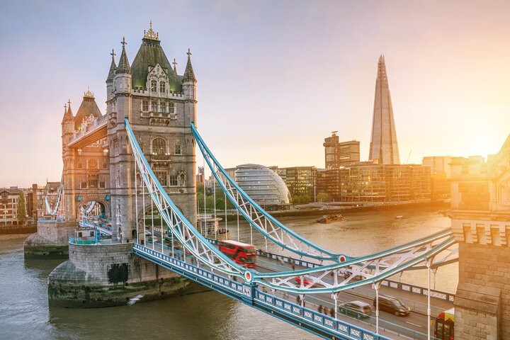 London WWII History Tour: Private Guided Walk with Churchill War Rooms Option